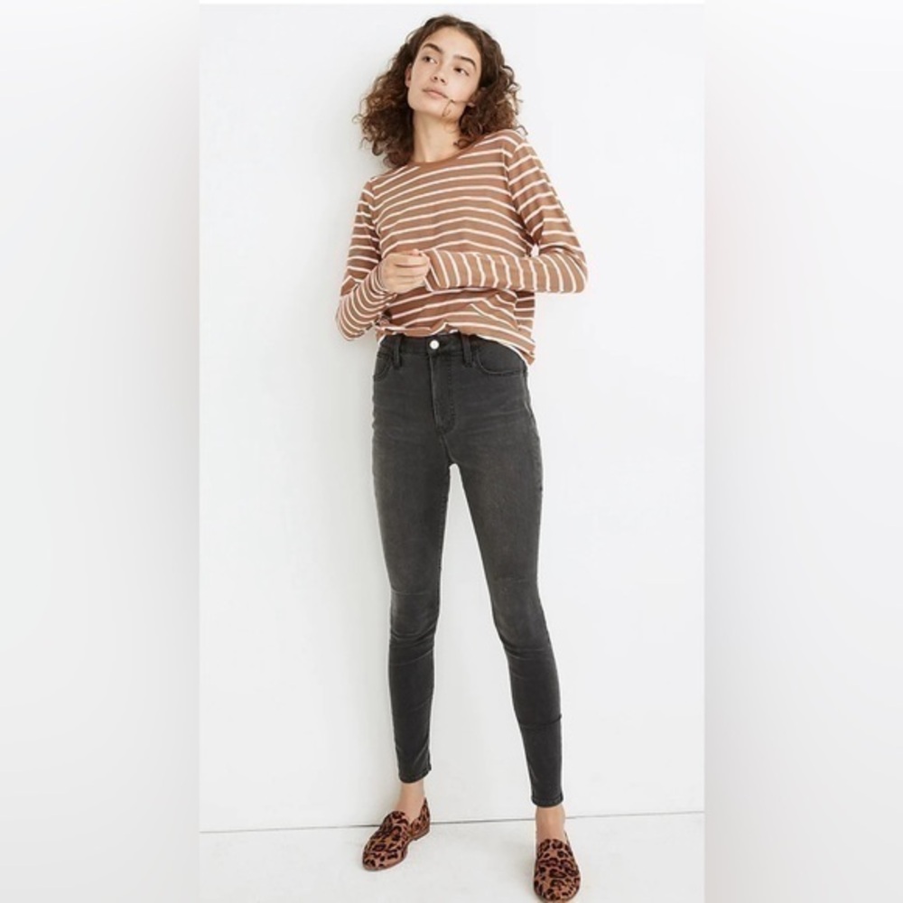Madewell Petite 9" Mid-Rise Roadtripper Supersoft Jeans in Ashmont Wash